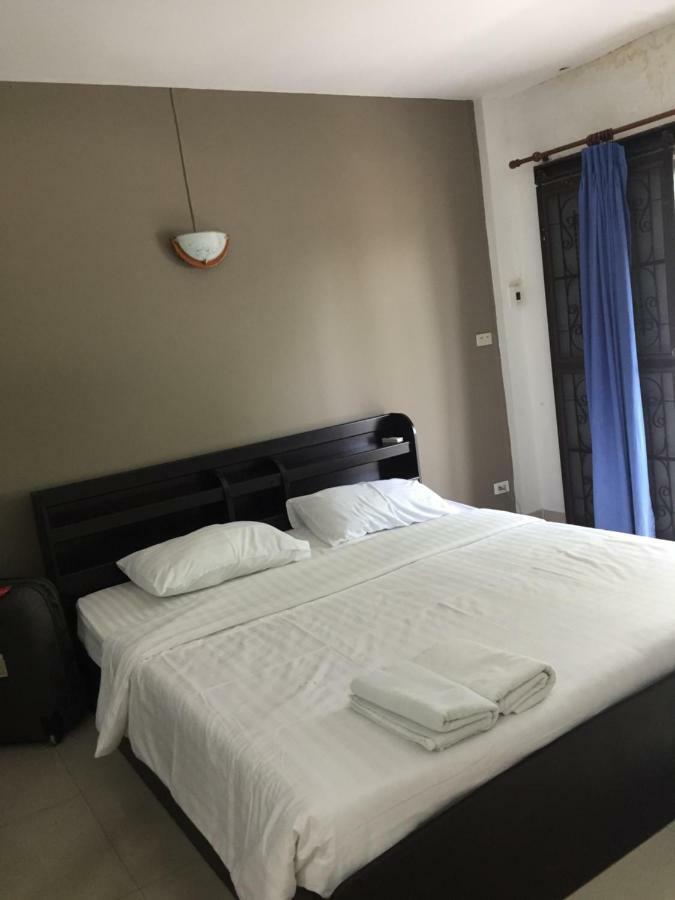Escobar Guesthouse Jomtien Beach Exteriör bild