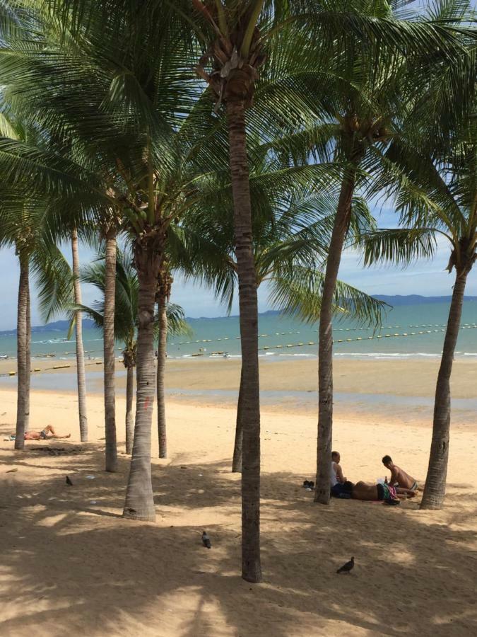 Escobar Guesthouse Jomtien Beach Exteriör bild