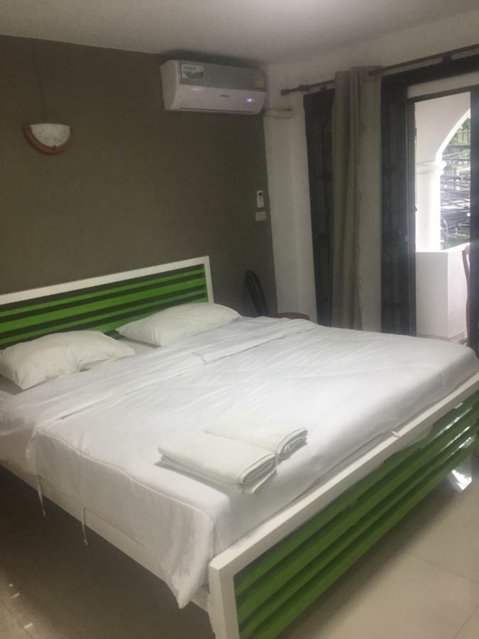 Escobar Guesthouse Jomtien Beach Exteriör bild