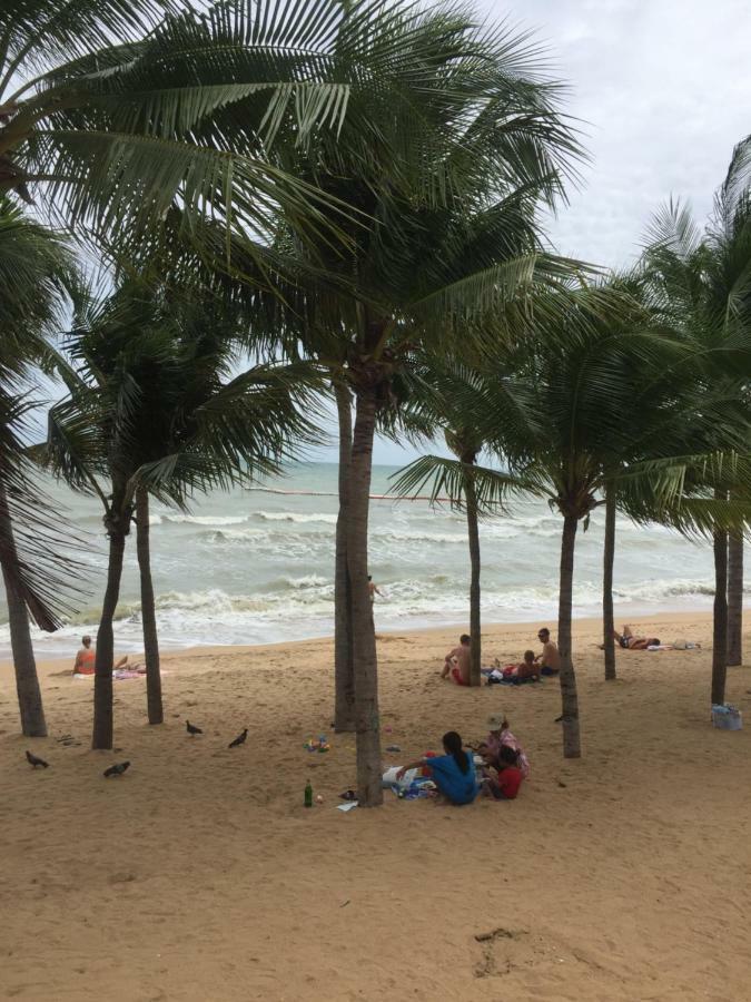 Escobar Guesthouse Jomtien Beach Exteriör bild