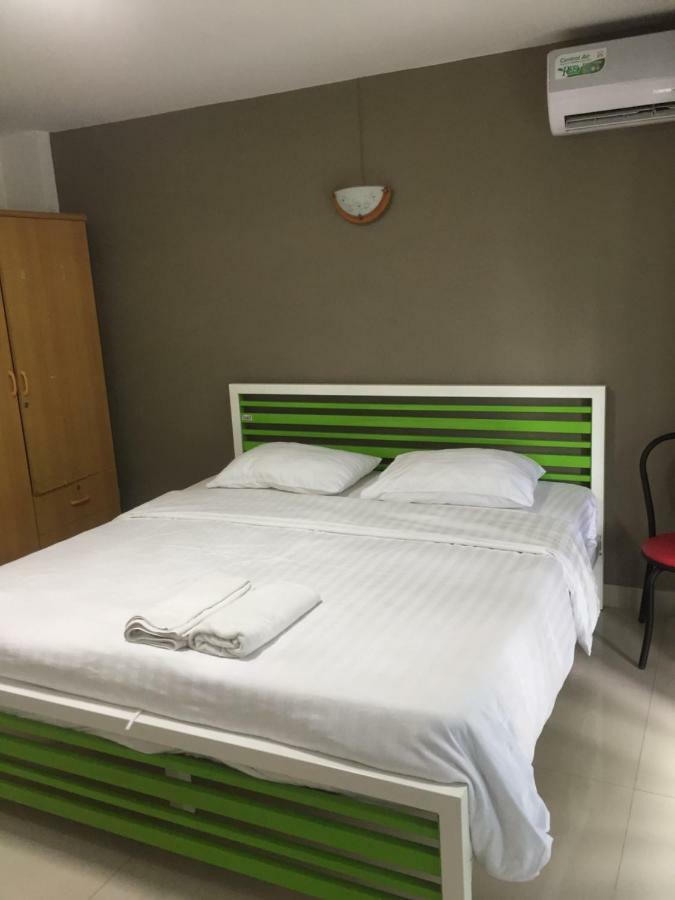 Escobar Guesthouse Jomtien Beach Exteriör bild
