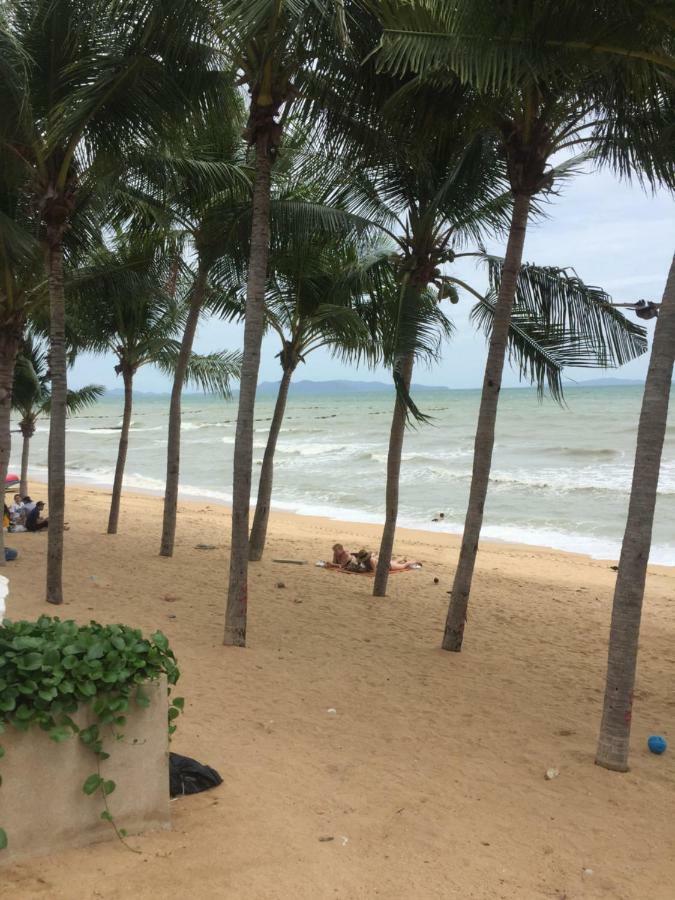 Escobar Guesthouse Jomtien Beach Exteriör bild