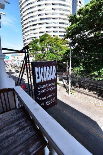 Escobar Guesthouse Jomtien Beach Exteriör bild