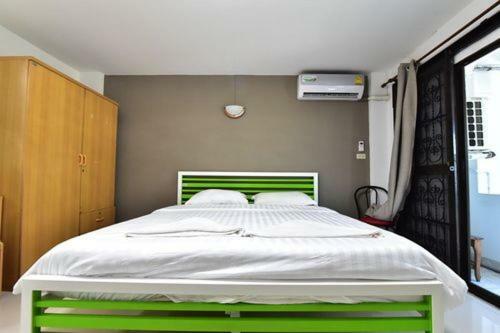 Escobar Guesthouse Jomtien Beach Exteriör bild