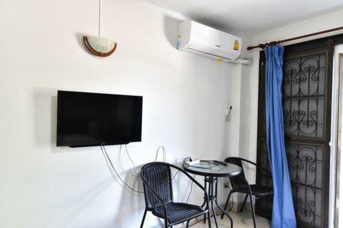 Escobar Guesthouse Jomtien Beach Exteriör bild