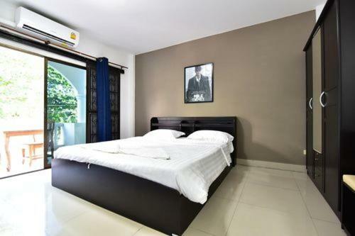 Escobar Guesthouse Jomtien Beach Exteriör bild